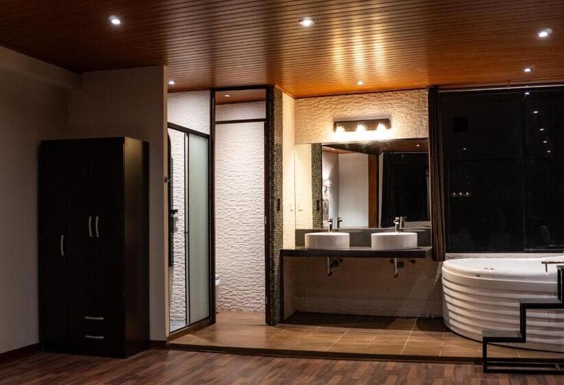 فندق California Urubamba