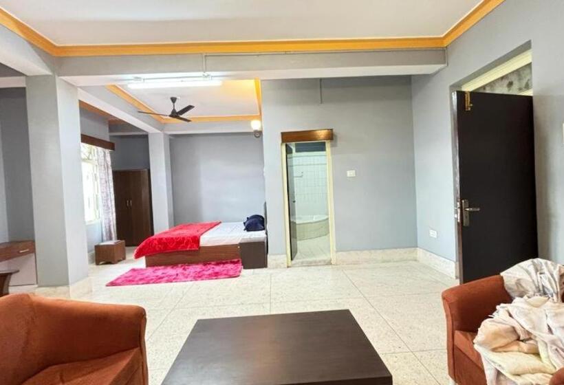 هتل Travellers Inn