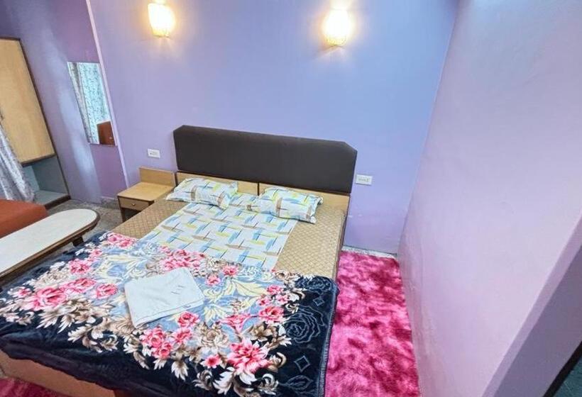 هتل Travellers Inn