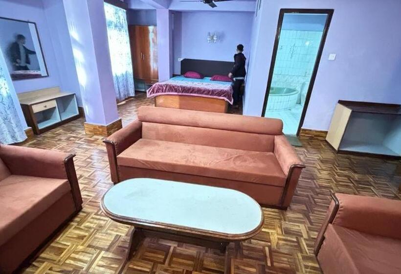 هتل Travellers Inn