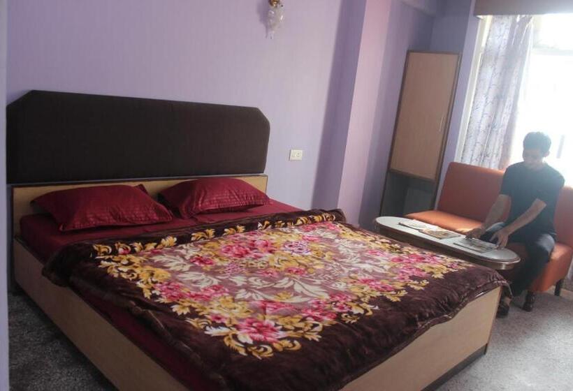 هتل Travellers Inn