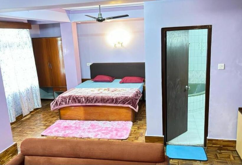 هتل Travellers Inn