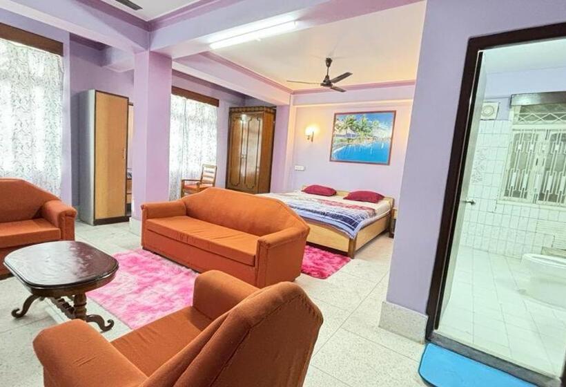 هتل Travellers Inn