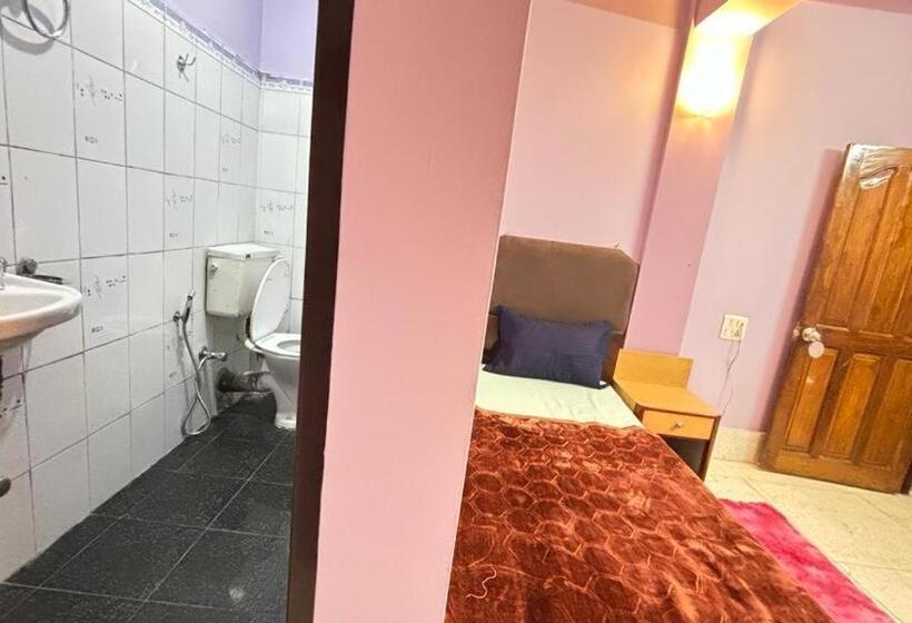 هتل Travellers Inn