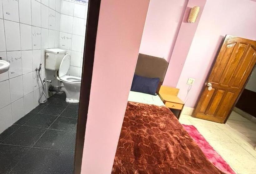 هتل Travellers Inn