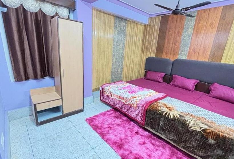 هتل Travellers Inn