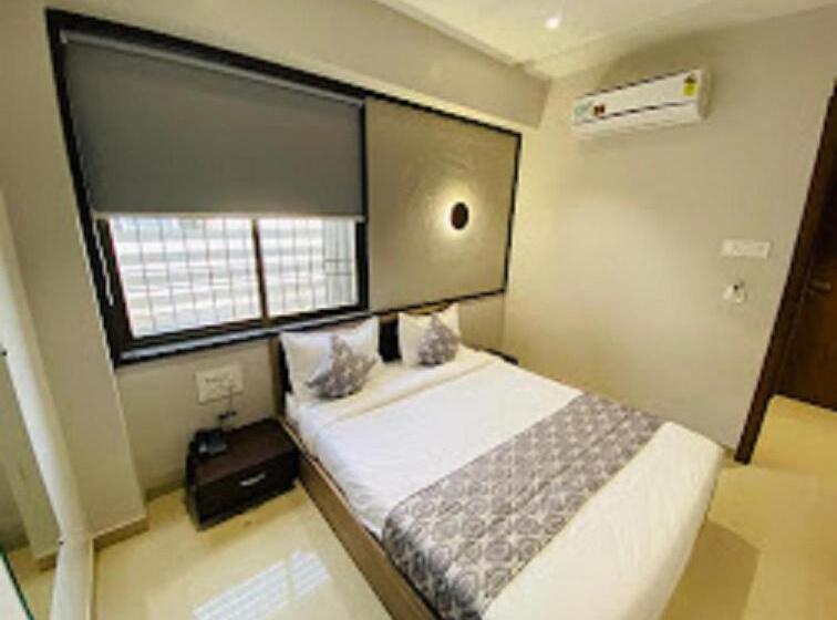 בית מלון כפרי Unique Palace