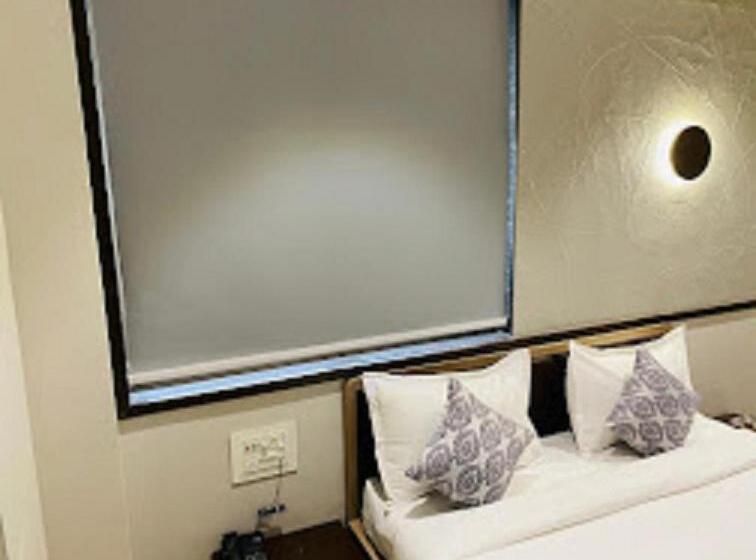 בית מלון כפרי Unique Palace