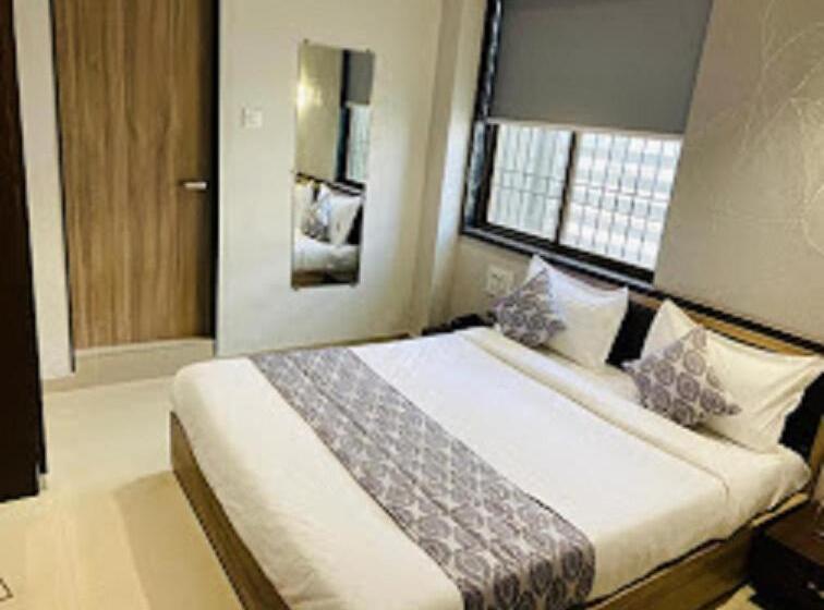 בית מלון כפרי Unique Palace