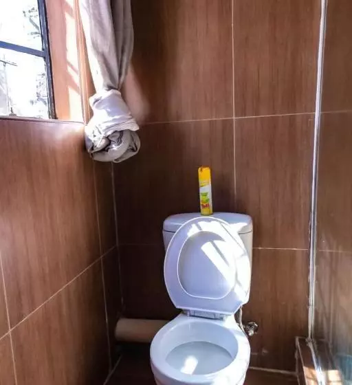 پانسیون Latona Guest House
