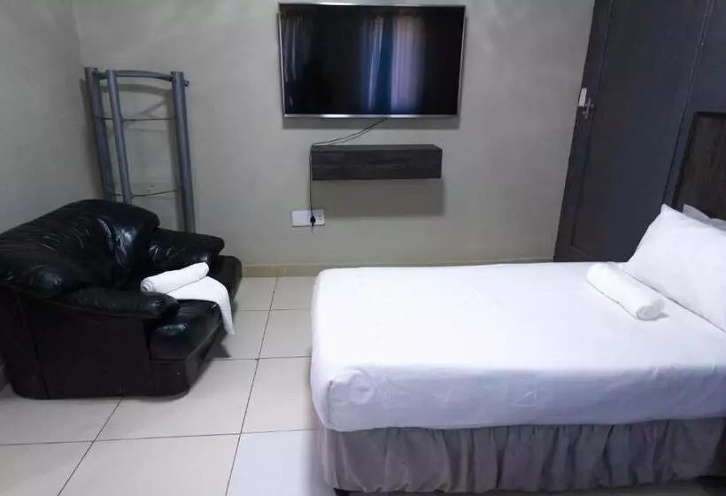 پانسیون Latona Guest House