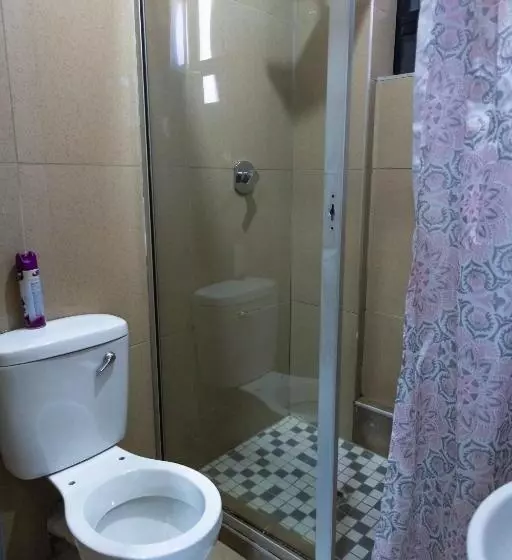 پانسیون Latona Guest House