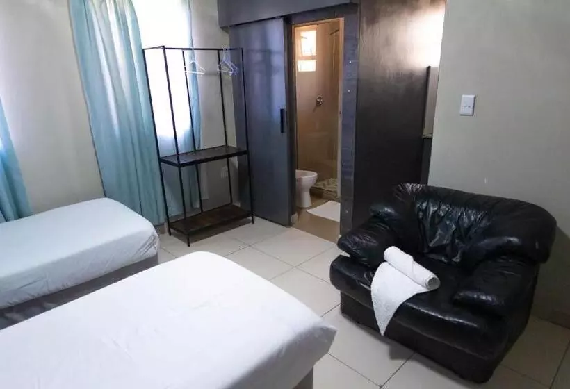 پانسیون Latona Guest House