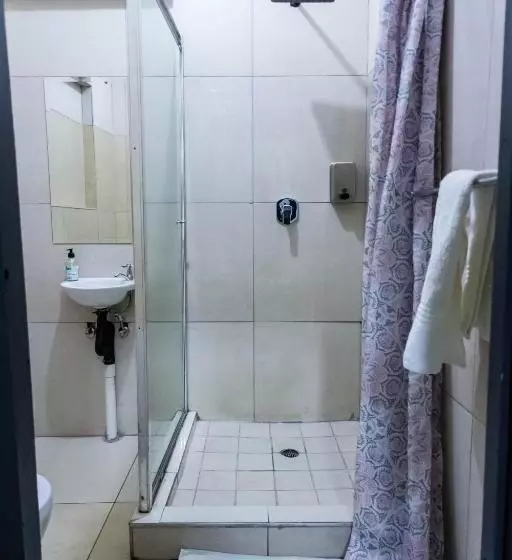 پانسیون Latona Guest House