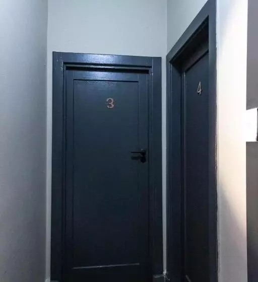 پانسیون Latona Guest House