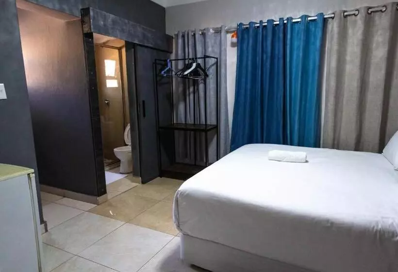 پانسیون Latona Guest House
