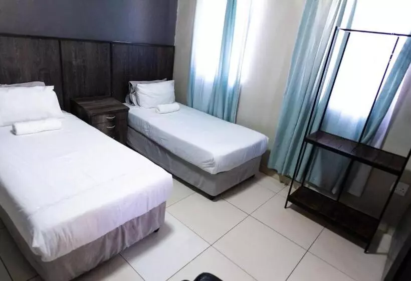 پانسیون Latona Guest House