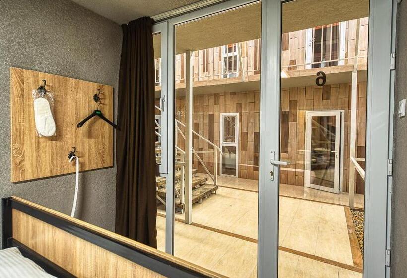 هاستل иксаотель