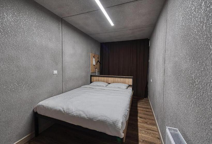 هاستل иксаотель