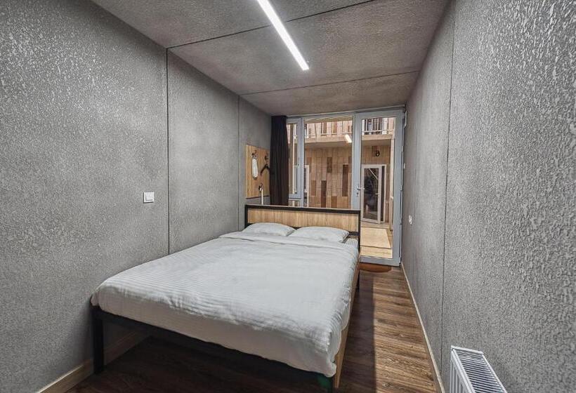 هاستل иксаотель