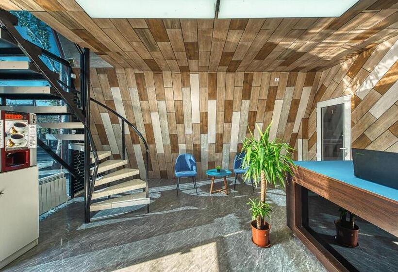 هاستل иксаотель