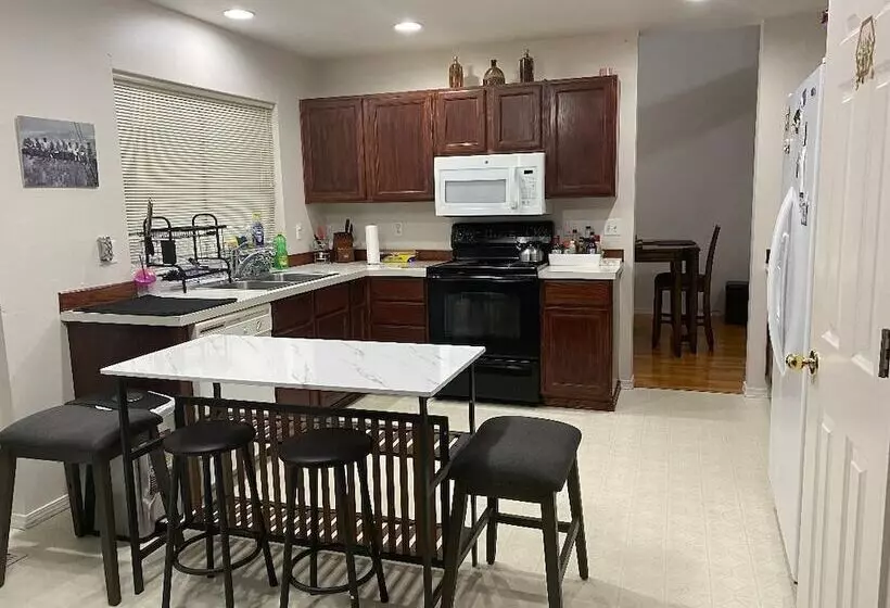 Retkeilymaja Calm Guest House