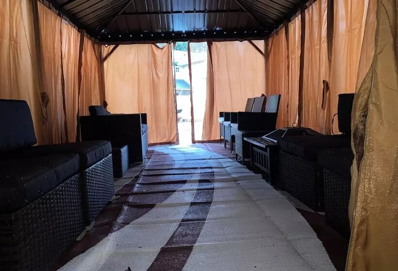 Retkeilymaja Calm Guest House