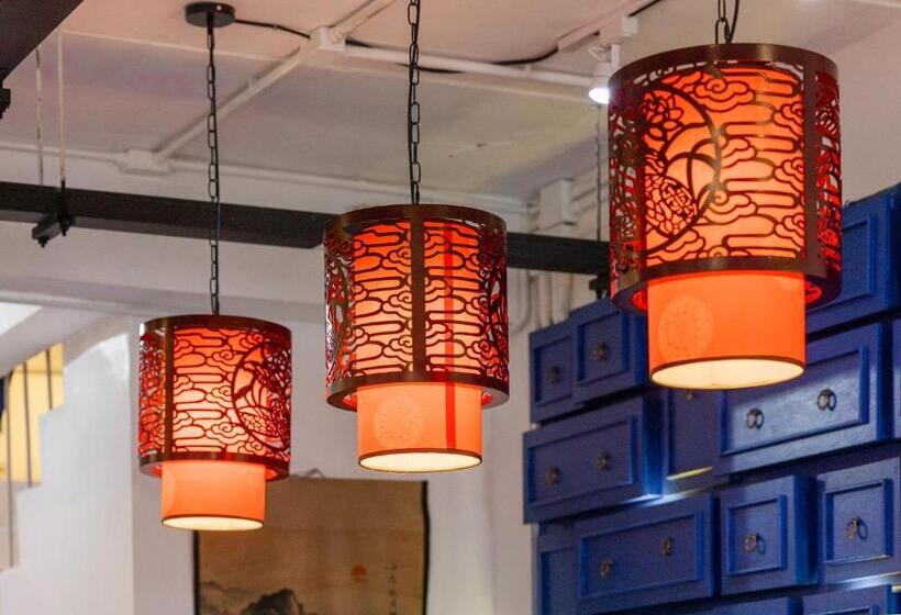 Общежитие Marco Polo Phuket Poshtel & Bistro