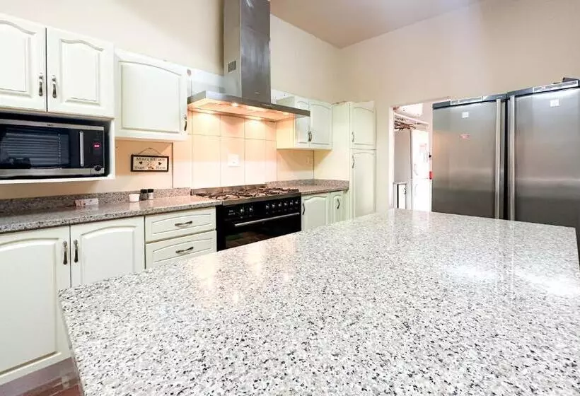 Aamiaismajoitus (B&B) Tarkshay Hospitality