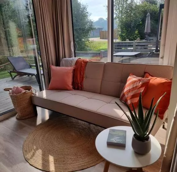ベッドアンドブレックファースト Tiny House Aan Het Zuidlaardermeer   Vlakbij Groningen