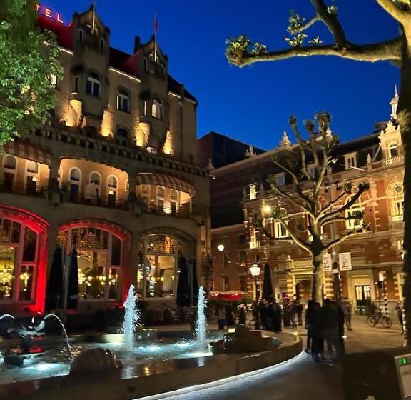 تختخواب و صبحانه Whole Wheelhouse Euphrate Houseboat