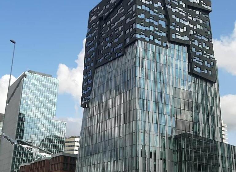 تختخواب و صبحانه Whole Wheelhouse Euphrate Houseboat