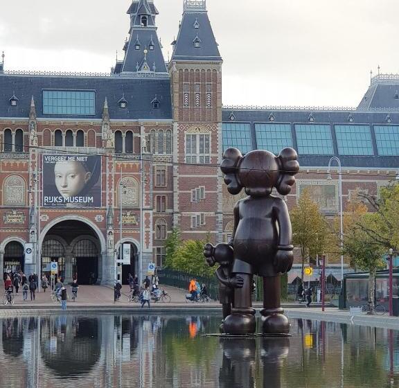 تختخواب و صبحانه Whole Wheelhouse Euphrate Houseboat