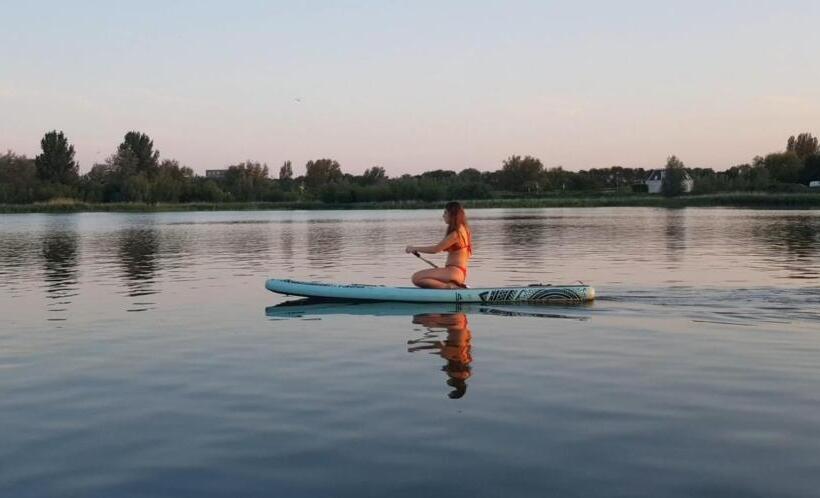 تختخواب و صبحانه Whole Wheelhouse Euphrate Houseboat