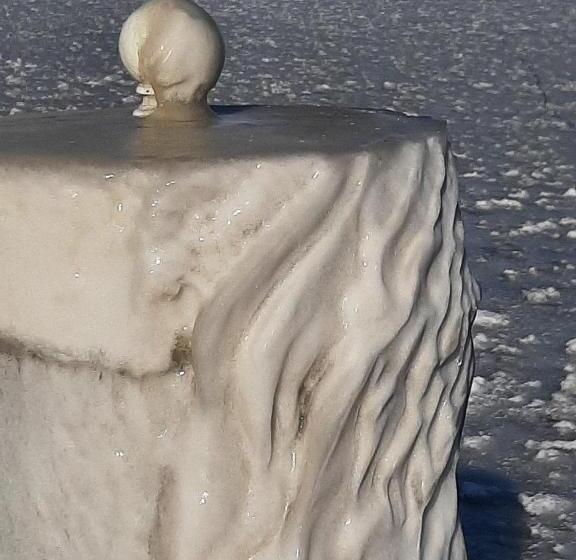 تختخواب و صبحانه Whole Wheelhouse Euphrate Houseboat