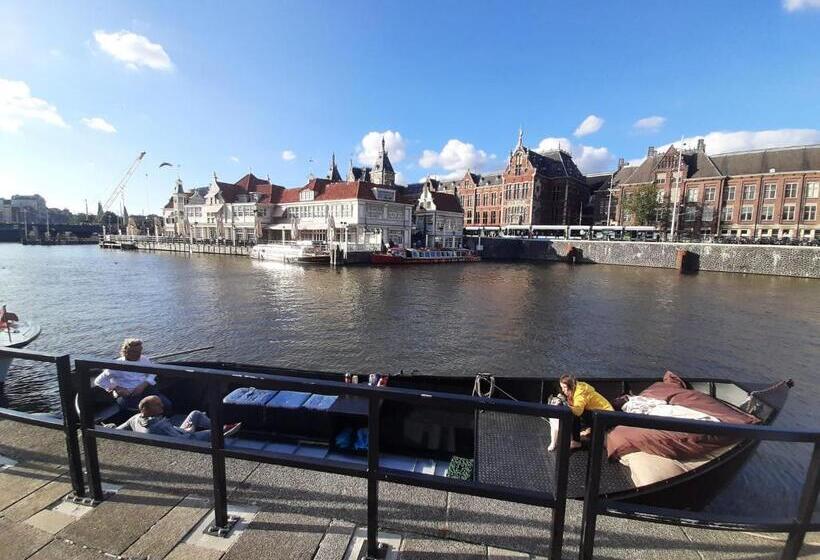 تختخواب و صبحانه Whole Wheelhouse Euphrate Houseboat