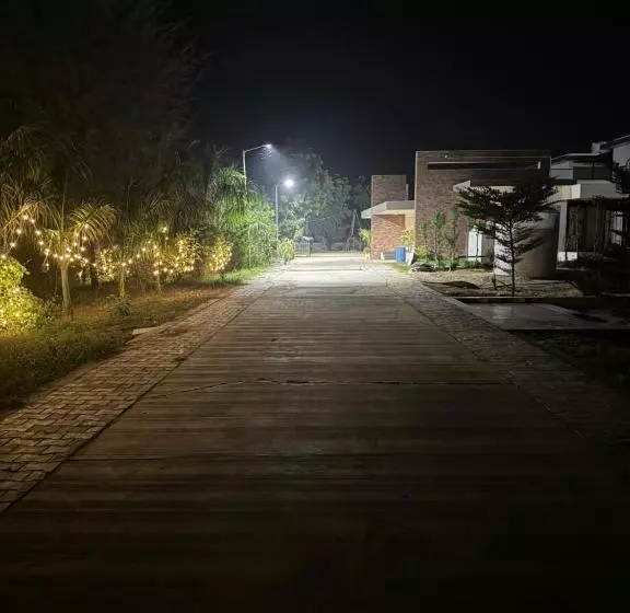 ホテル Ratanba Farms