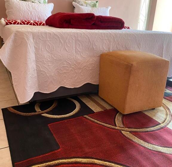 Пансион Good Life Guest House In Orkney +27731671754