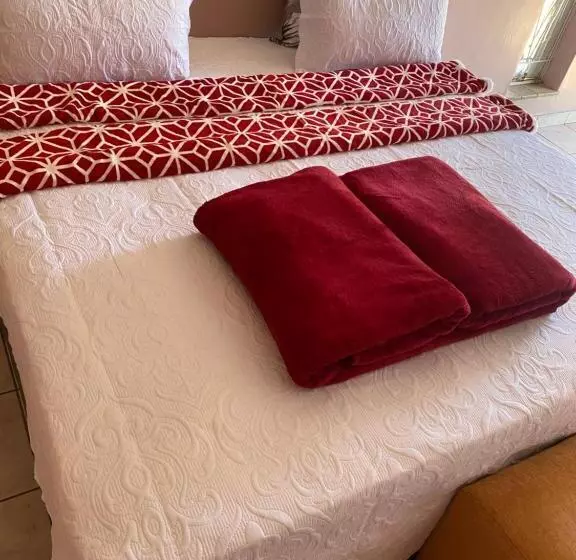 ペンション Good Life Guest House In Orkney +27731671754
