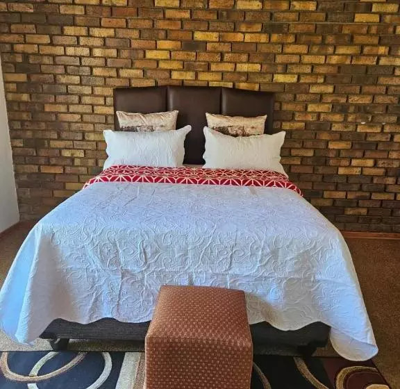 ペンション Good Life Guest House In Orkney +27731671754