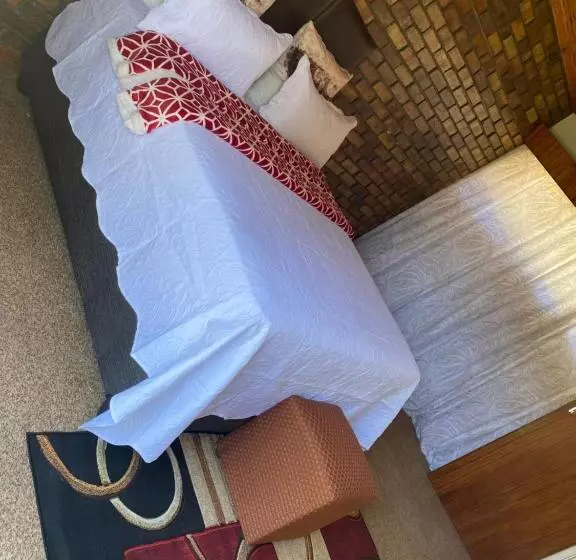 ペンション Good Life Guest House In Orkney +27731671754