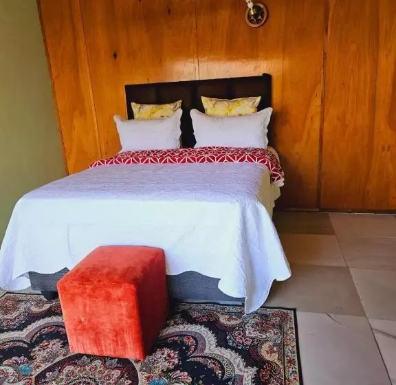ペンション Good Life Guest House In Orkney +27731671754
