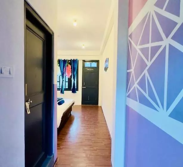پانسیون Rare House