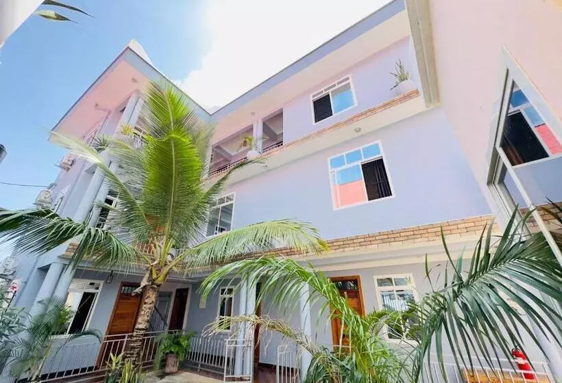 تختخواب و صبحانه Mangi Mangi Accomodation
