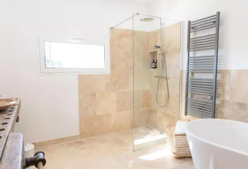 Aamiaismajoitus (B&B) Unique Guest Room In The Heart Of Provence The Secret Of The Stones