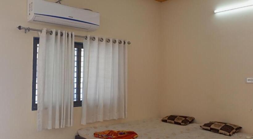 هتل Madhav Bungalow Only Family