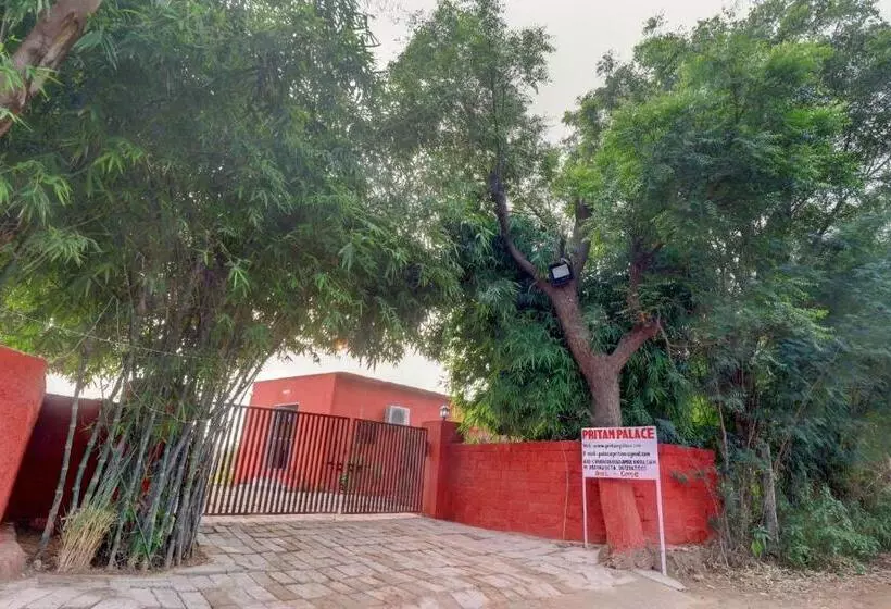 ホテル Oyo Pritampalace