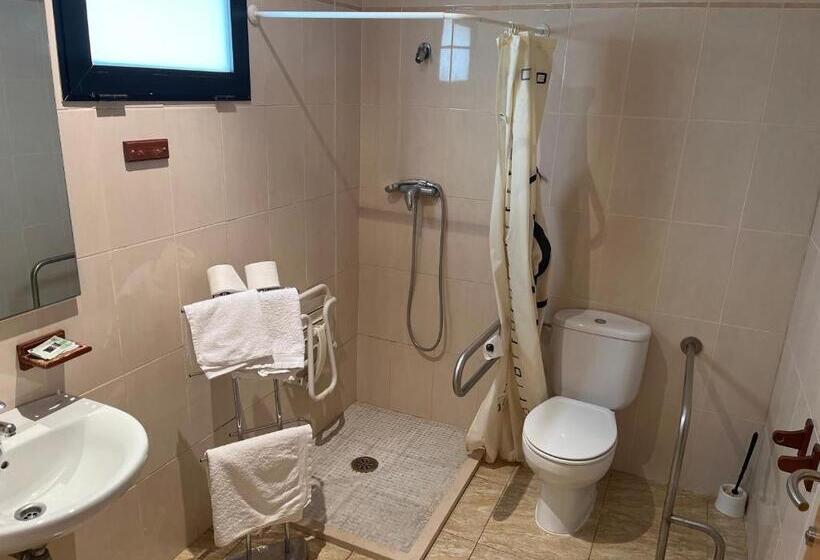 بنسيون Hostal Restaurant El Poligono