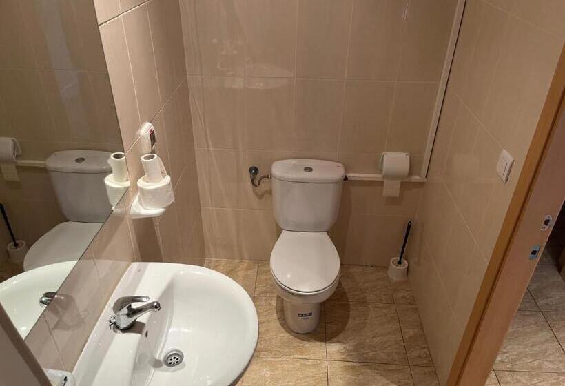 بنسيون Hostal Restaurant El Poligono