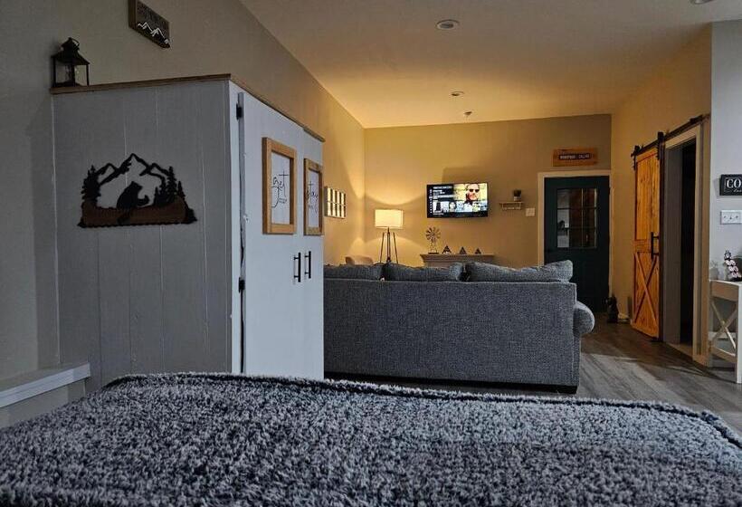 ペンション Toe River Retreat